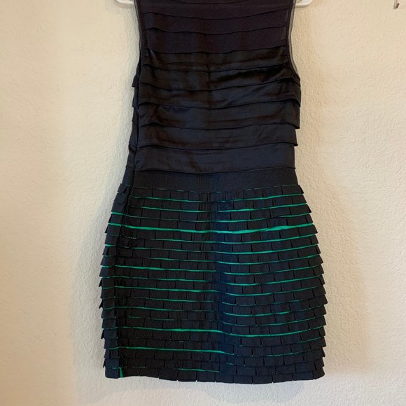 Karen Millen cocktail dress - black with green details - size 6 - Picture 2 of 4